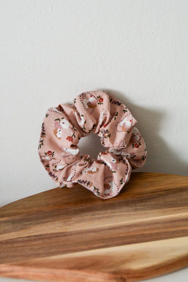Bavlnená scrunchies gumička - zajačiky
